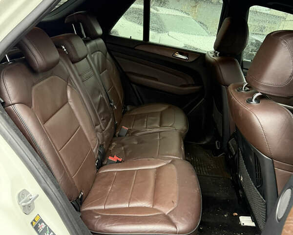 Белый Мерседес М-Класс, объемом двигателя 2.14 л и пробегом 146 тыс. км за 11200 $, фото 12 на Automoto.ua