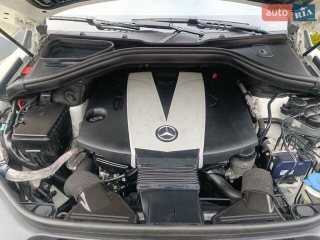 Белый Мерседес М-Класс, объемом двигателя 2.99 л и пробегом 198 тыс. км за 21800 $, фото 62 на Automoto.ua