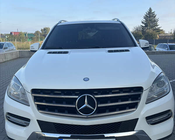 Мерседес М-Класс 2012 в Нововолынск на Automoto.ua Белый Мерседес М-Класс, объемом двигателя 3.5 л и пробегом 195 тыс. км за 20000 $, фото 2 на Automoto.ua