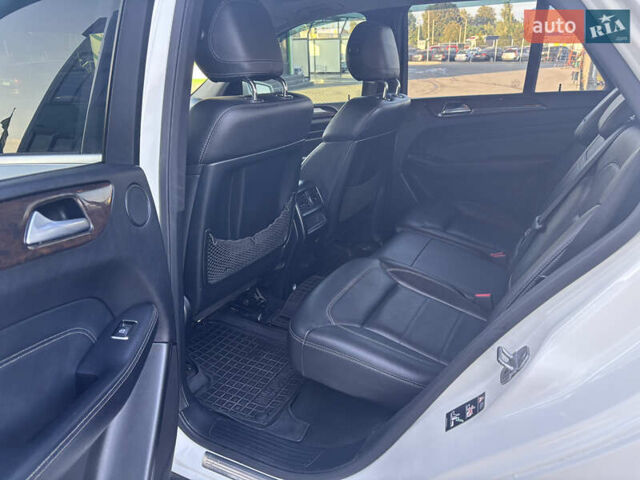 Мерседес М-Класс 2012 в Нововолынск на Automoto.ua Белый Мерседес М-Класс, объемом двигателя 3.5 л и пробегом 195 тыс. км за 20000 $, фото 20 на Automoto.ua