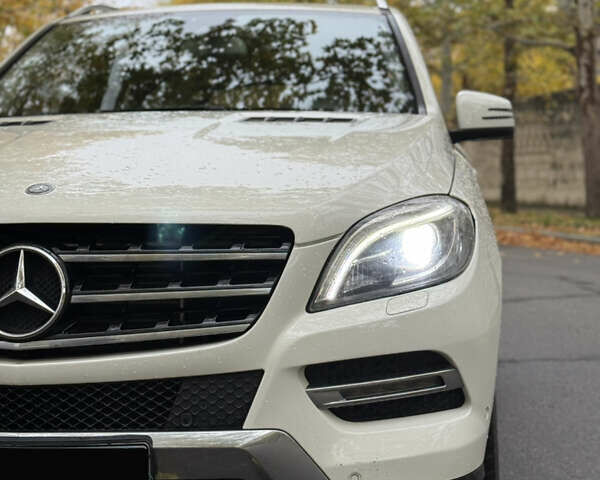 Белый Мерседес М-Класс, объемом двигателя 2.99 л и пробегом 217 тыс. км за 18900 $, фото 2 на Automoto.ua