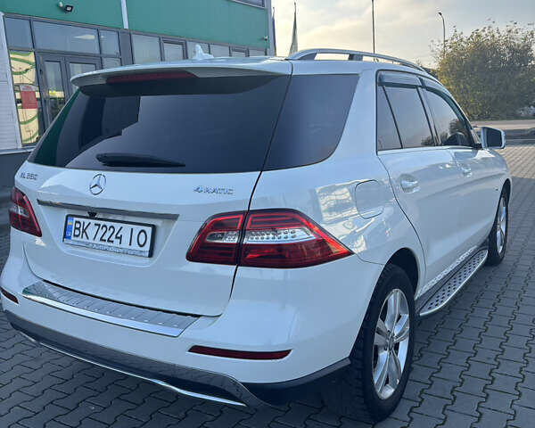 Мерседес М-Класс 2012 в Нововолынск на Automoto.ua Белый Мерседес М-Класс, объемом двигателя 3.5 л и пробегом 195 тыс. км за 20000 $, фото 10 на Automoto.ua