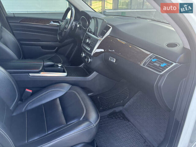 Мерседес М-Класс 2012 в Нововолынск на Automoto.ua Белый Мерседес М-Класс, объемом двигателя 3.5 л и пробегом 195 тыс. км за 20000 $, фото 26 на Automoto.ua