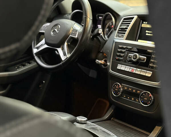 Белый Мерседес М-Класс, объемом двигателя 2.99 л и пробегом 217 тыс. км за 18900 $, фото 14 на Automoto.ua