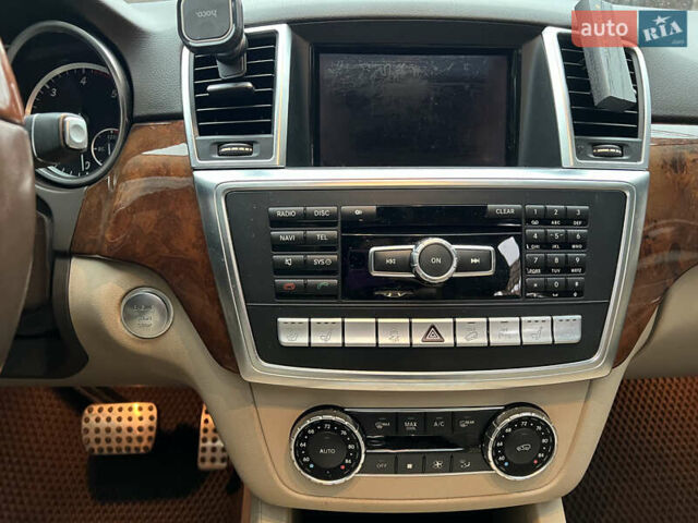 Белый Мерседес М-Класс, объемом двигателя 3 л и пробегом 290 тыс. км за 18900 $, фото 16 на Automoto.ua