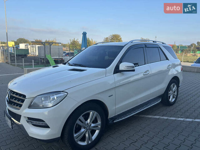 Мерседес М-Класс 2012 в Нововолынск на Automoto.ua Белый Мерседес М-Класс, объемом двигателя 3.5 л и пробегом 195 тыс. км за 20000 $, фото 8 на Automoto.ua