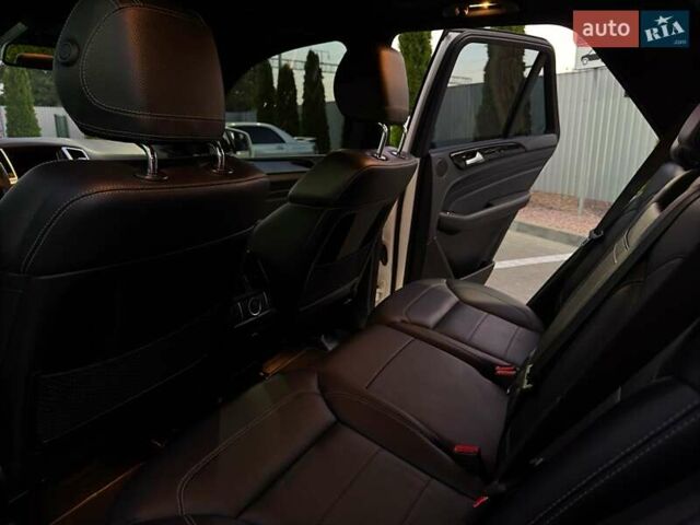 Белый Мерседес М-Класс, объемом двигателя 2.99 л и пробегом 130 тыс. км за 25000 $, фото 5 на Automoto.ua