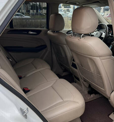 Білий Мерседес М-Клас, об'ємом двигуна 2.99 л та пробігом 194 тис. км за 22500 $, фото 15 на Automoto.ua