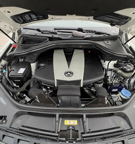 Білий Мерседес М-Клас, об'ємом двигуна 2.99 л та пробігом 194 тис. км за 22500 $, фото 37 на Automoto.ua