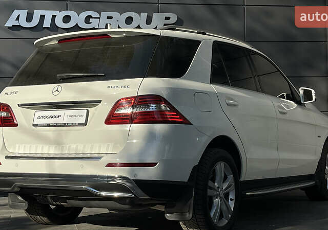 Белый Мерседес М-Класс, объемом двигателя 2.99 л и пробегом 156 тыс. км за 22900 $, фото 4 на Automoto.ua