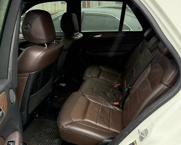 Белый Мерседес М-Класс, объемом двигателя 2.14 л и пробегом 146 тыс. км за 11200 $, фото 10 на Automoto.ua