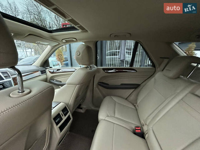 Білий Мерседес М-Клас, об'ємом двигуна 4.66 л та пробігом 160 тис. км за 17900 $, фото 19 на Automoto.ua