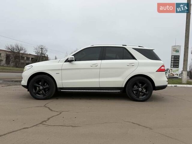 Білий Мерседес М-Клас, об'ємом двигуна 2.99 л та пробігом 180 тис. км за 25000 $, фото 3 на Automoto.ua