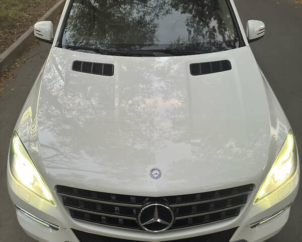 Белый Мерседес М-Класс, объемом двигателя 2.99 л и пробегом 222 тыс. км за 22700 $, фото 7 на Automoto.ua