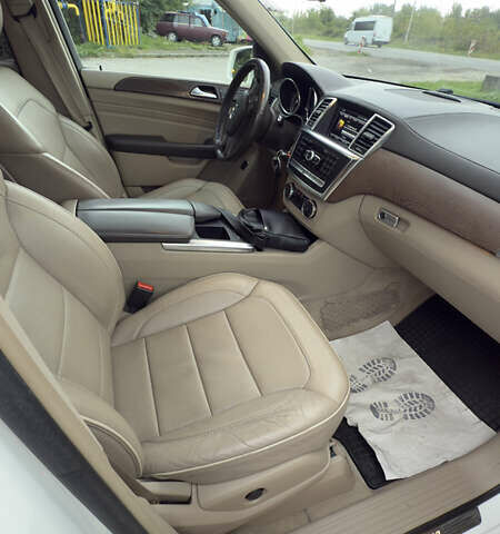 Белый Мерседес М-Класс, объемом двигателя 2.99 л и пробегом 281 тыс. км за 18550 $, фото 10 на Automoto.ua