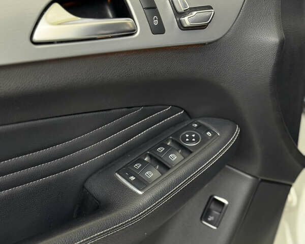 Белый Мерседес М-Класс, объемом двигателя 2.99 л и пробегом 217 тыс. км за 18900 $, фото 22 на Automoto.ua