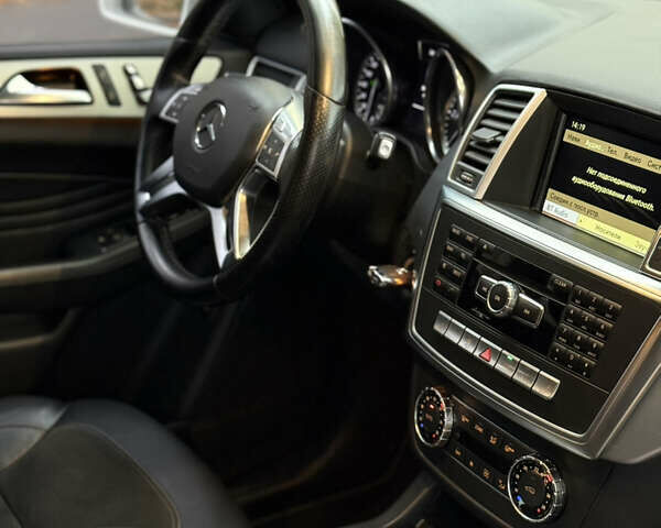 Белый Мерседес М-Класс, объемом двигателя 2.99 л и пробегом 217 тыс. км за 18900 $, фото 12 на Automoto.ua