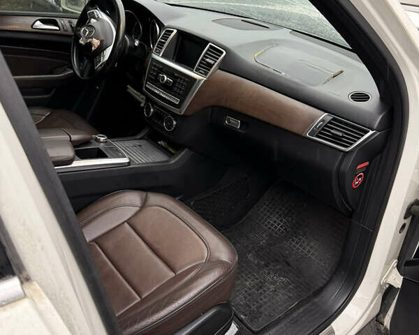 Белый Мерседес М-Класс, объемом двигателя 2.14 л и пробегом 146 тыс. км за 11200 $, фото 13 на Automoto.ua