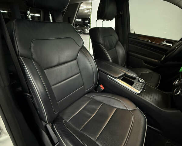 Белый Мерседес М-Класс, объемом двигателя 2.99 л и пробегом 160 тыс. км за 19900 $, фото 19 на Automoto.ua