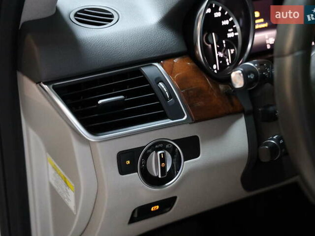 Белый Мерседес М-Класс, объемом двигателя 0 л и пробегом 167 тыс. км за 21000 $, фото 16 на Automoto.ua