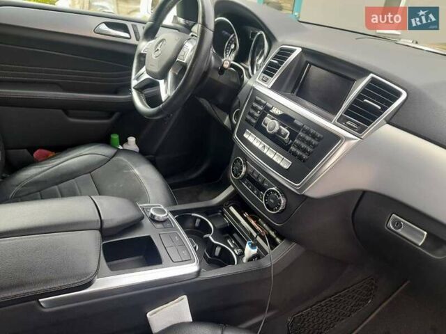 Белый Мерседес М-Класс, объемом двигателя 2.99 л и пробегом 225 тыс. км за 22500 $, фото 17 на Automoto.ua