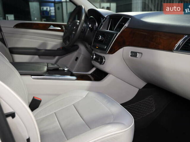 Белый Мерседес М-Класс, объемом двигателя 0 л и пробегом 167 тыс. км за 21000 $, фото 36 на Automoto.ua