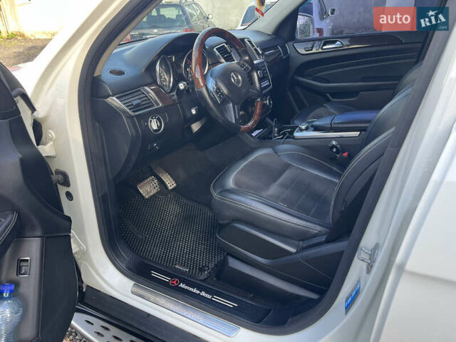 Белый Мерседес М-Класс, объемом двигателя 2.99 л и пробегом 248 тыс. км за 24500 $, фото 18 на Automoto.ua