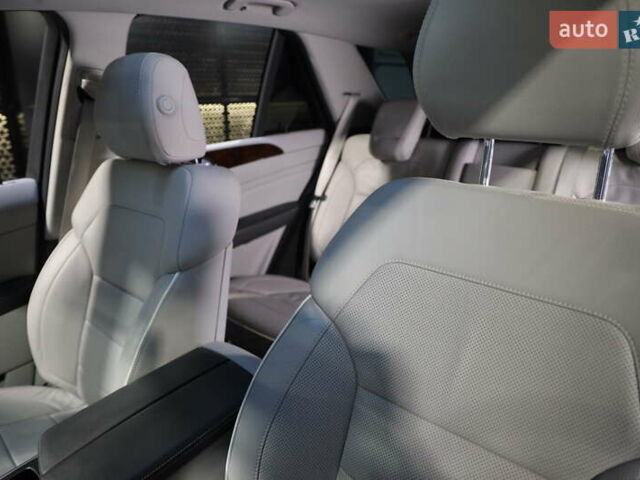 Белый Мерседес М-Класс, объемом двигателя 0 л и пробегом 167 тыс. км за 21000 $, фото 27 на Automoto.ua