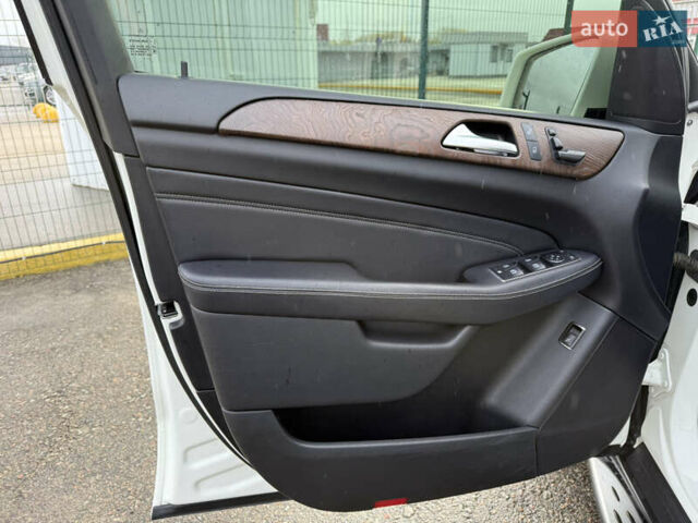 Белый Мерседес М-Класс, объемом двигателя 2.14 л и пробегом 160 тыс. км за 18990 $, фото 7 на Automoto.ua