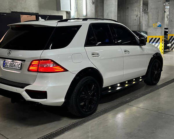 Белый Мерседес М-Класс, объемом двигателя 2.99 л и пробегом 199 тыс. км за 28000 $, фото 2 на Automoto.ua