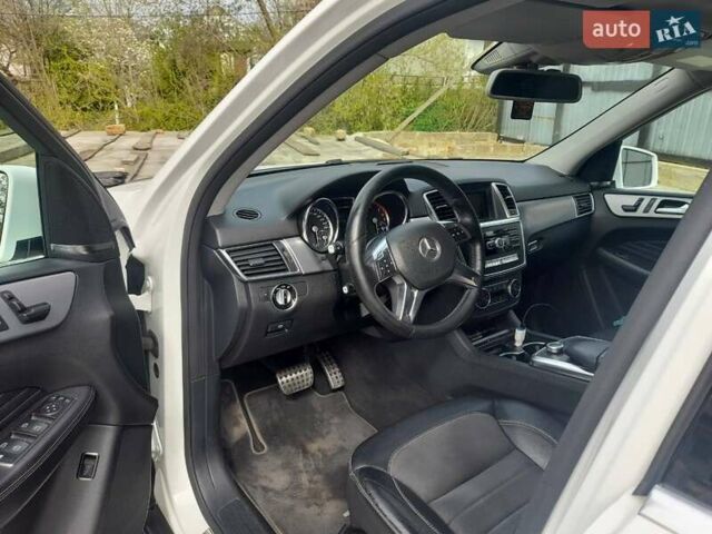 Белый Мерседес М-Класс, объемом двигателя 2.99 л и пробегом 225 тыс. км за 22500 $, фото 13 на Automoto.ua