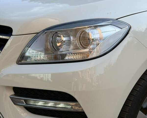 Мерседес М-Класс 2013 в Ровно на Automoto.ua Белый Мерседес М-Класс, объемом двигателя 2.99 л и пробегом 216 тыс. км за 19700 $, фото 11 на Automoto.ua