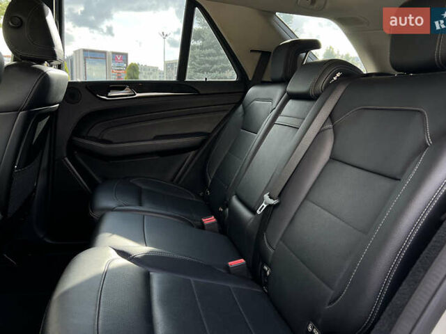 Белый Мерседес М-Класс, объемом двигателя 2.99 л и пробегом 139 тыс. км за 23300 $, фото 27 на Automoto.ua