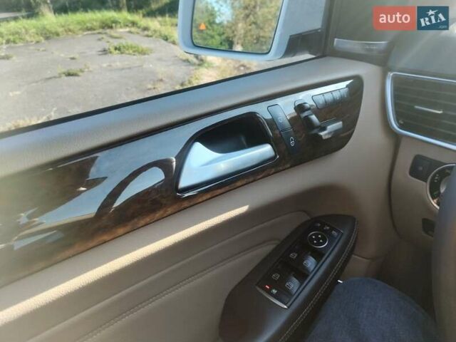 Белый Мерседес М-Класс, объемом двигателя 2.99 л и пробегом 220 тыс. км за 20650 $, фото 12 на Automoto.ua