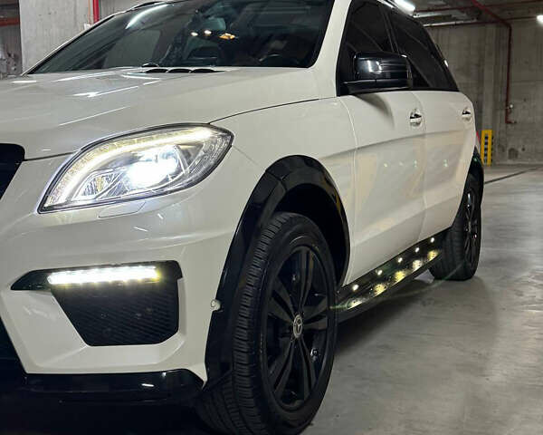 Белый Мерседес М-Класс, объемом двигателя 2.99 л и пробегом 199 тыс. км за 28000 $, фото 1 на Automoto.ua