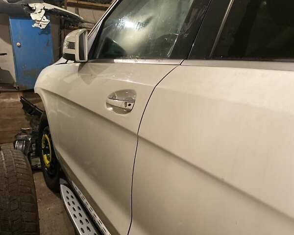 Білий Мерседес М-Клас, об'ємом двигуна 3 л та пробігом 152 тис. км за 13900 $, фото 31 на Automoto.ua