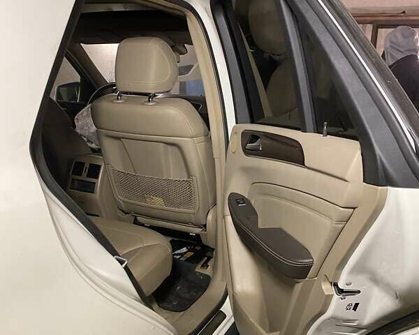 Білий Мерседес М-Клас, об'ємом двигуна 3 л та пробігом 152 тис. км за 13900 $, фото 4 на Automoto.ua