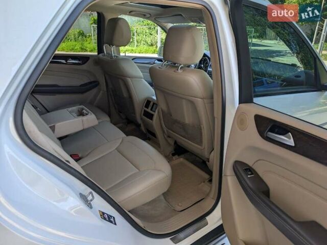 Белый Мерседес М-Класс, объемом двигателя 3 л и пробегом 340 тыс. км за 20500 $, фото 10 на Automoto.ua