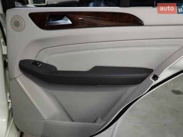 Белый Мерседес М-Класс, объемом двигателя 0 л и пробегом 167 тыс. км за 21000 $, фото 34 на Automoto.ua
