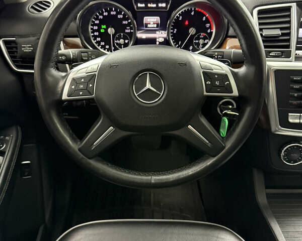 Белый Мерседес М-Класс, объемом двигателя 2.99 л и пробегом 160 тыс. км за 19900 $, фото 23 на Automoto.ua