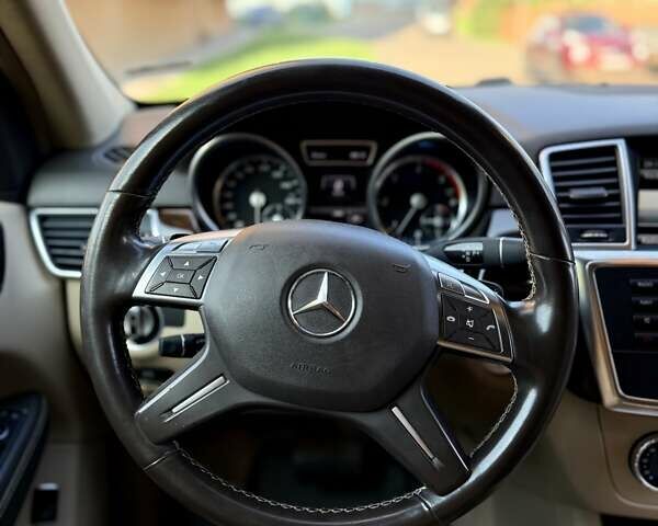 Мерседес М-Класс 2013 в Ровно на Automoto.ua Белый Мерседес М-Класс, объемом двигателя 2.99 л и пробегом 216 тыс. км за 19700 $, фото 20 на Automoto.ua