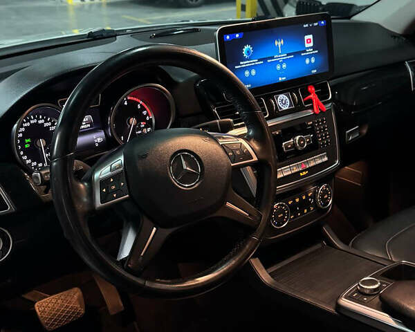 Белый Мерседес М-Класс, объемом двигателя 2.99 л и пробегом 199 тыс. км за 28000 $, фото 6 на Automoto.ua