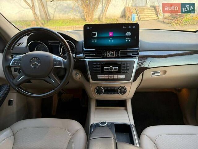 Белый Мерседес М-Класс, объемом двигателя 3 л и пробегом 228 тыс. км за 23000 $, фото 25 на Automoto.ua