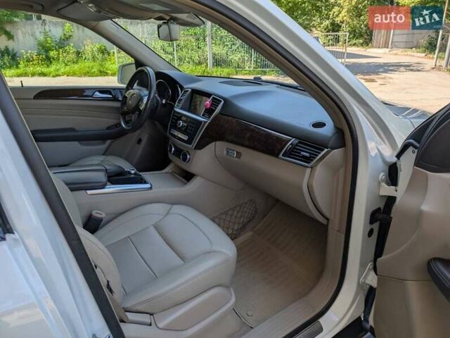 Белый Мерседес М-Класс, объемом двигателя 3 л и пробегом 340 тыс. км за 20500 $, фото 9 на Automoto.ua