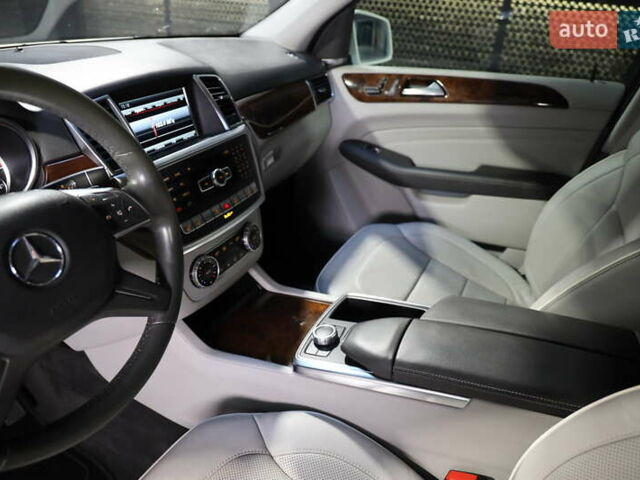 Белый Мерседес М-Класс, объемом двигателя 0 л и пробегом 167 тыс. км за 21000 $, фото 23 на Automoto.ua