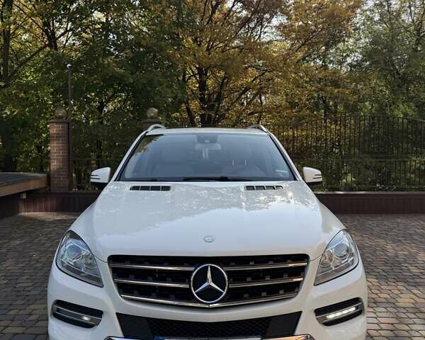 Мерседес М-Класс 2013 в Ровно на Automoto.ua Белый Мерседес М-Класс, объемом двигателя 2.99 л и пробегом 216 тыс. км за 19700 $, фото 14 на Automoto.ua