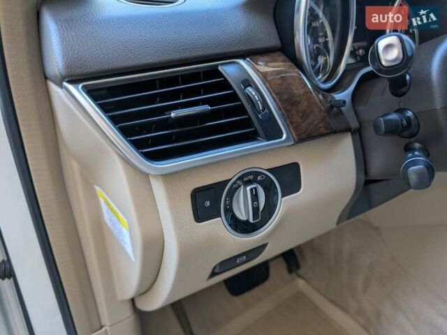 Белый Мерседес М-Класс, объемом двигателя 3 л и пробегом 340 тыс. км за 20500 $, фото 22 на Automoto.ua