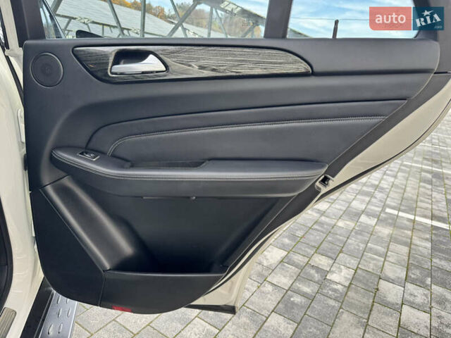 Білий Мерседес М-Клас, об'ємом двигуна 2.99 л та пробігом 199 тис. км за 27900 $, фото 85 на Automoto.ua