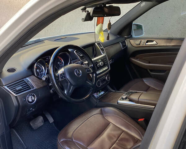 Білий Мерседес М-Клас, об'ємом двигуна 2.99 л та пробігом 242 тис. км за 23700 $, фото 14 на Automoto.ua