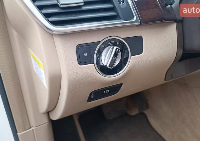 Белый Мерседес М-Класс, объемом двигателя 3 л и пробегом 228 тыс. км за 23000 $, фото 33 на Automoto.ua